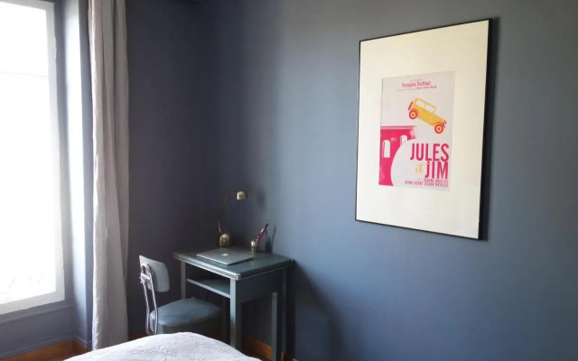 Modern, traditional , bright and stylish appartement