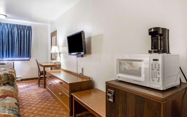 Rodeway Inn & Suites Madison East