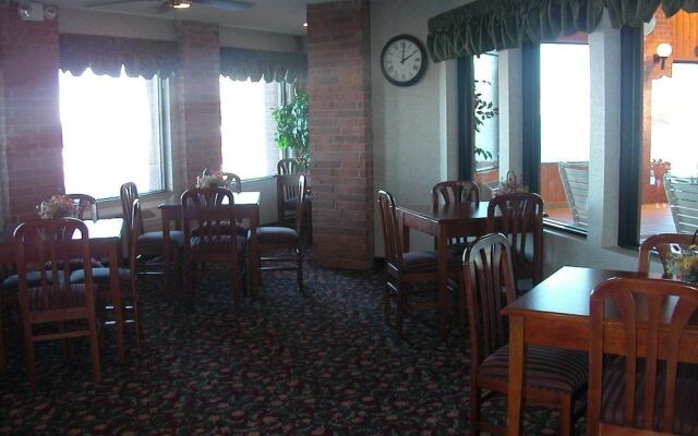 Lomira Inn and Suites