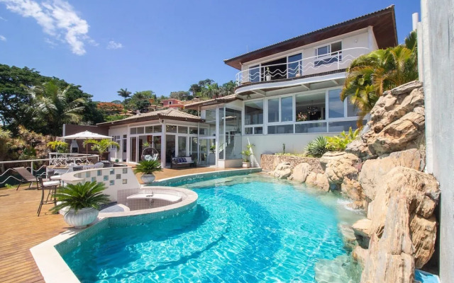 Maravilhosa Mansão em Frente à Praia