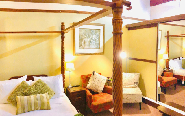 The Abbey – Guest Rooms – Warwick