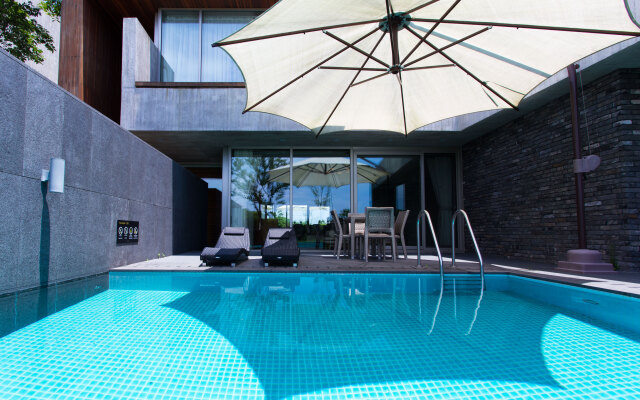 Bayhill Pool & Villa