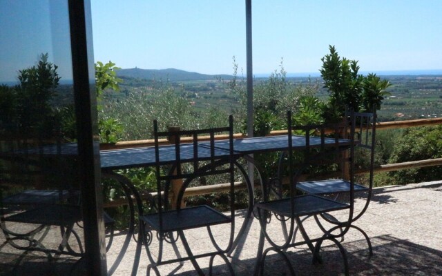 Snug Holiday Home in Castagneto Carducci near Thermal Bath