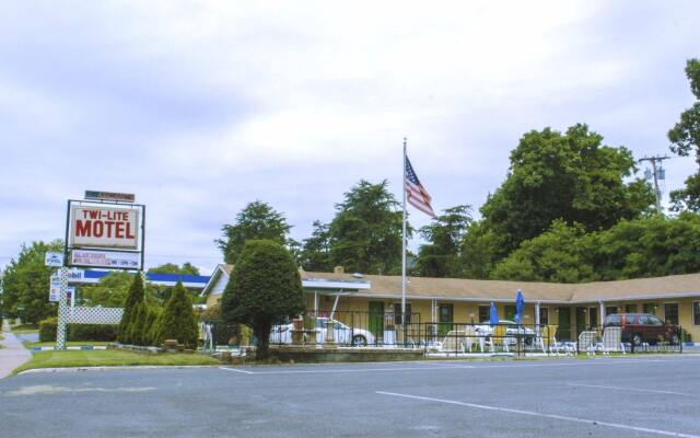 Twi-Lite Inn