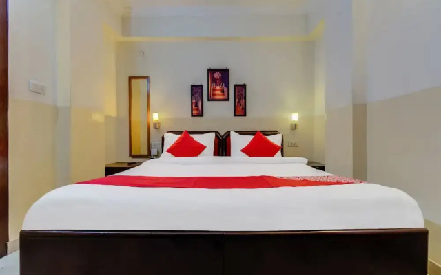 OYO Flagship 42717 Hotel Fort