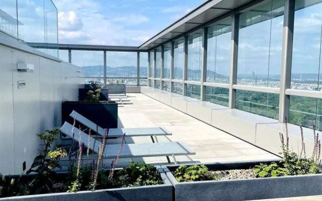 Sonnenaufgang über den Prater - Pool am Dach