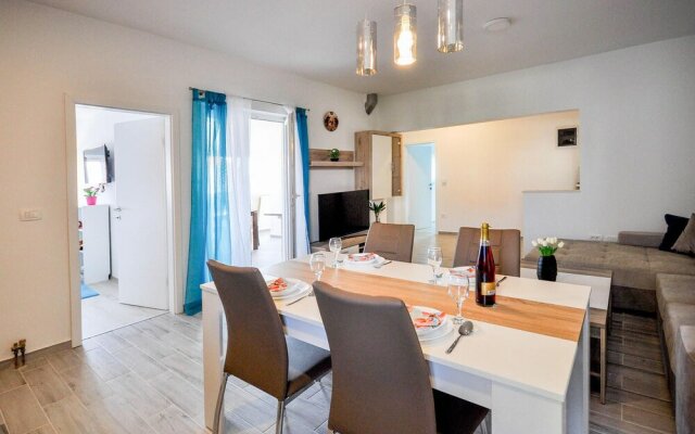Nice Apartment in Novigrad With 2 Bedrooms, Wifi and Outdoor Swimming Pool