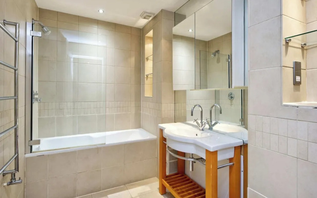 Grand 2 Bedroom Flat, Kensington
