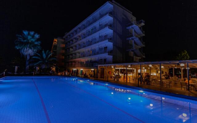 Calamos Beach Family Club Hotel