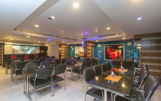 OYO 10807 Hotel Auro