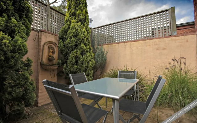 Adelaide DressCircle Apartments - Specialty Accommodation