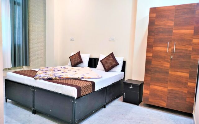 Comfort Inn Hotel.Near MayurVihar Metro1