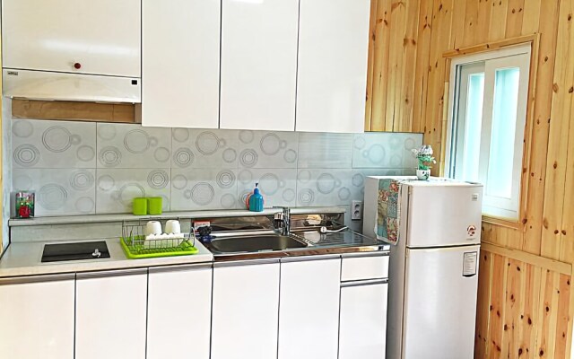 Hwacheon Mountain Water Smell the Smell of Ocher Pension