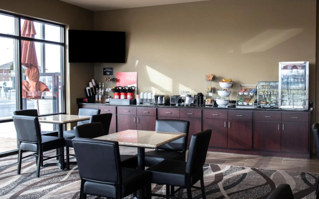 Cobblestone Hotel & Suites - Two Rivers