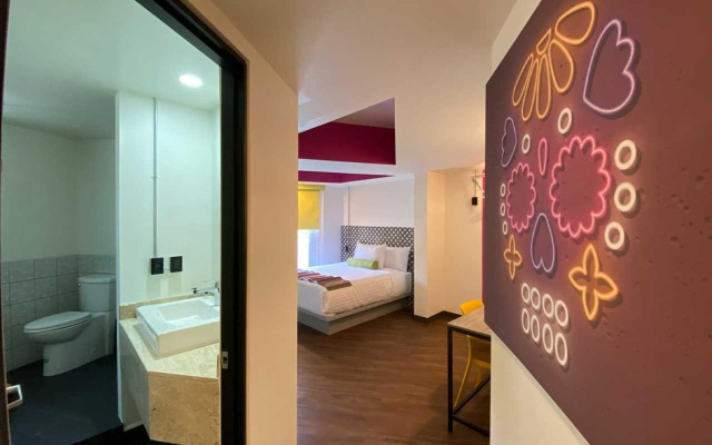 Hotel Estancias VIVE MX Cuauhtemoc, Trademark by Wyndham