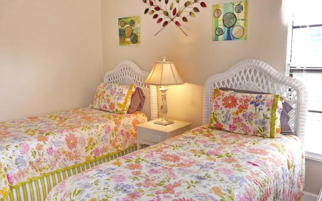 Stylish Condo Across From South Beach