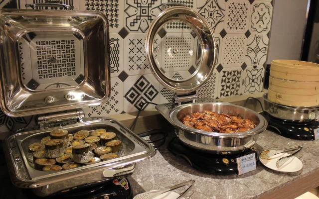 Lan Kwai Fong Garden Hotel