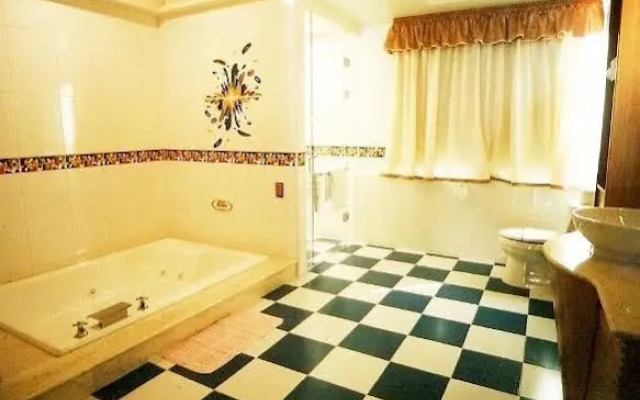 Royal Group Motel Wen Shin Branch