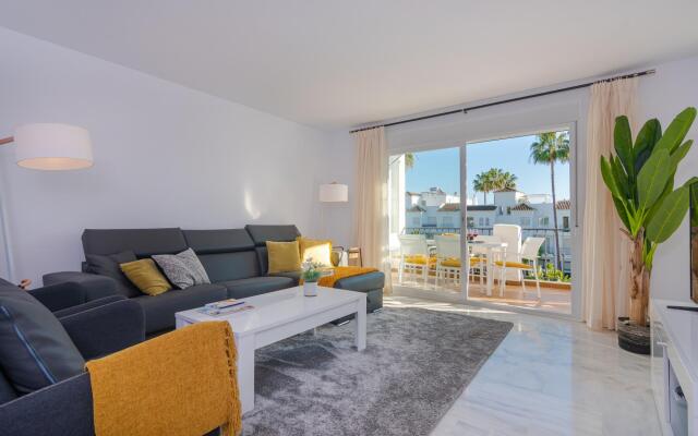11226 - Modern beach side duplex penthouse.