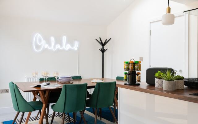 The Brixton Hill - Modern & Bright 2BDR Apartment with Garden