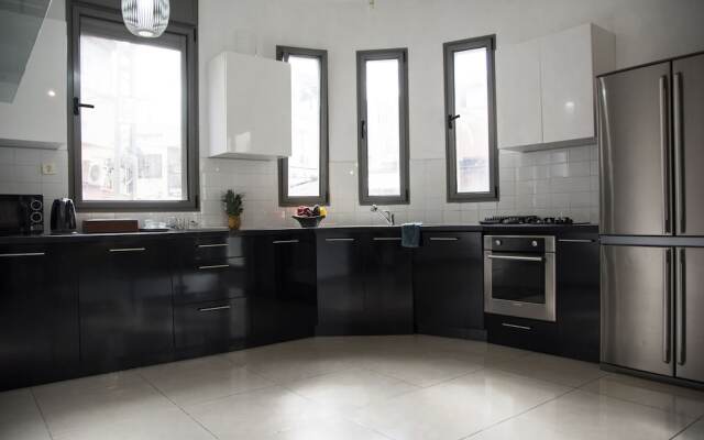 Superior and Spacious Duplex in the Kerem