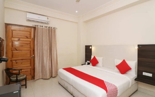 Nivri Palace by OYO Rooms