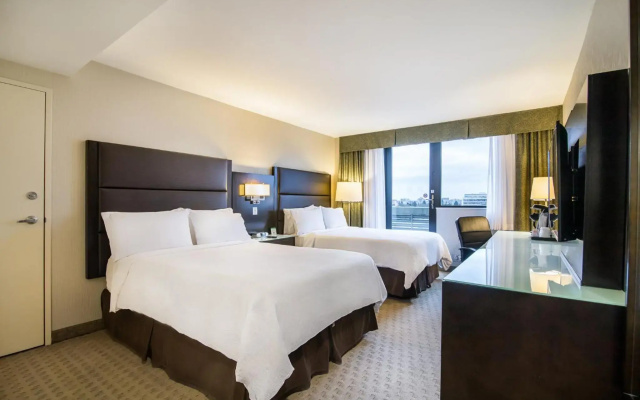 Holiday Inn Vancouver Centre by IHG