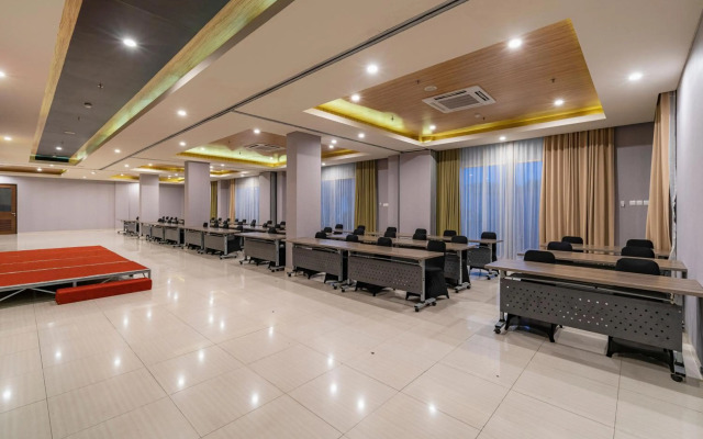 Ascent Hotel and Cafe