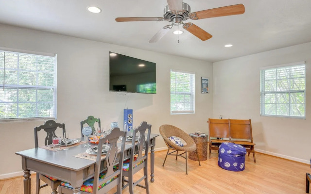 Private Beach Pass: Cozy Galveston Apartment!