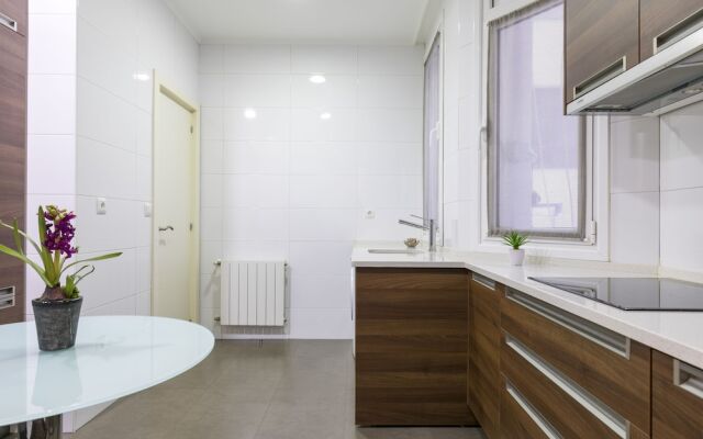 Gran Via 1.2 by Forever Rentals