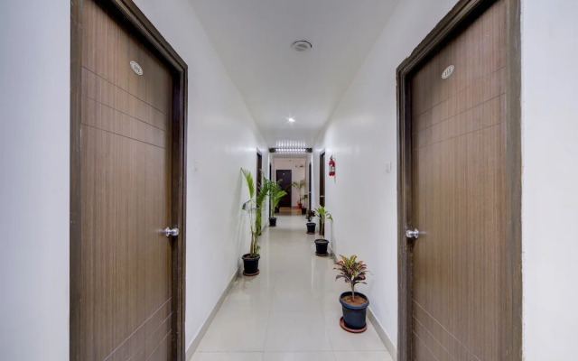 OYO 28033 Pradha Grand