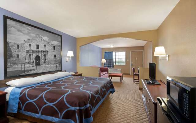 Super 8 by Wyndham San Antonio/Riverwalk Area