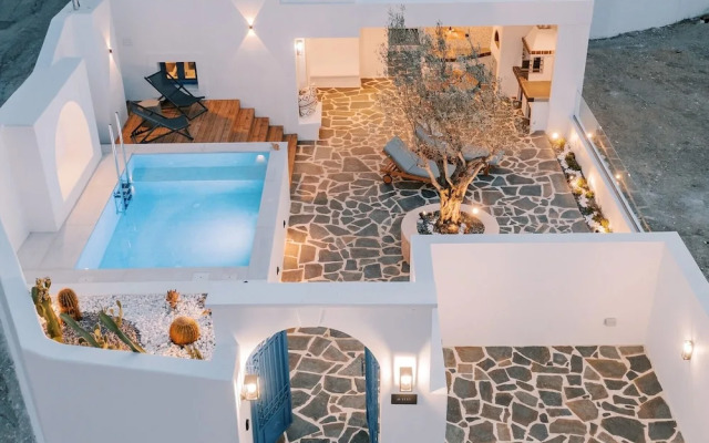 Kalathos Square Luxury Suites