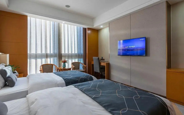 Chonpines Hotels·Caoqiao Metro Station