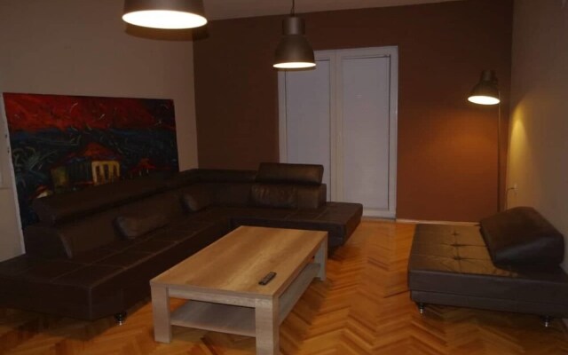 Grande House