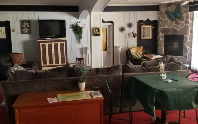 Maria's Garden and Inn