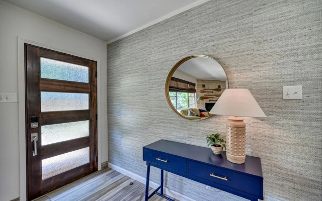 Luxury Lakefront Oasis W/Boat Dock-Firepit