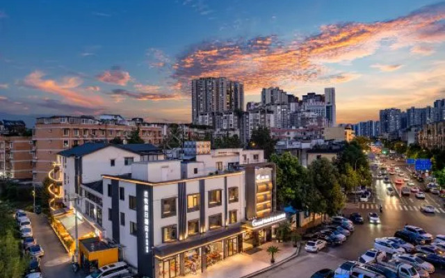 Junyue Holiday Hotel