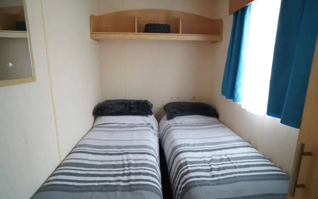 Pets go Free Family 3 Bed Caravan With Decking