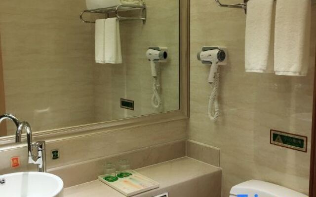 Vienna Hotel (Chongqing West Railway Station Baguocheng)
