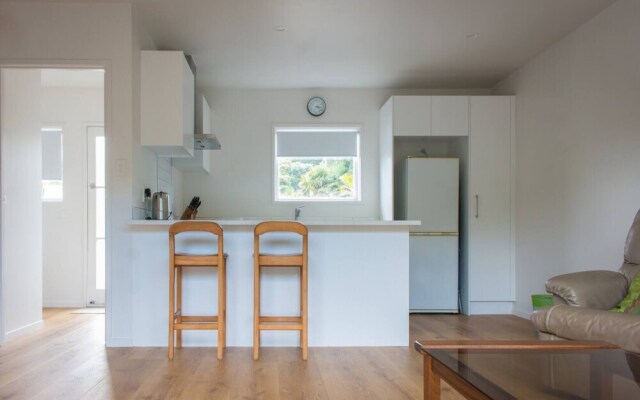 Renovated Mount Eden 1 Bed Flat With Mountain Views