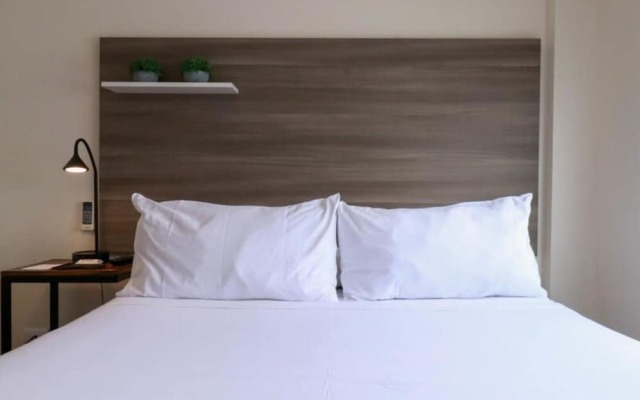 w Beautiful 1BR w AC Near Central Restaurante