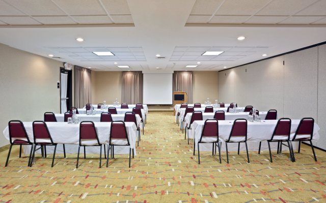 Holiday Inn Express & Suites Albany, an IHG Hotel