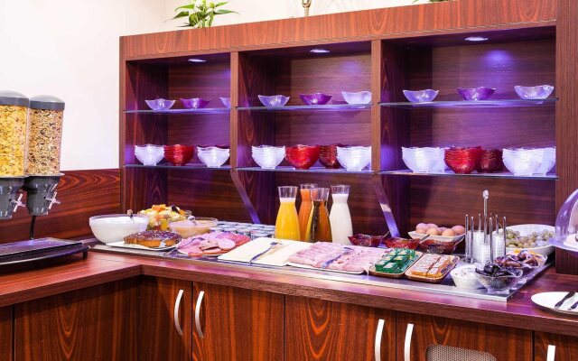 Quality Inn & Suites Greenville - Haywood Mall