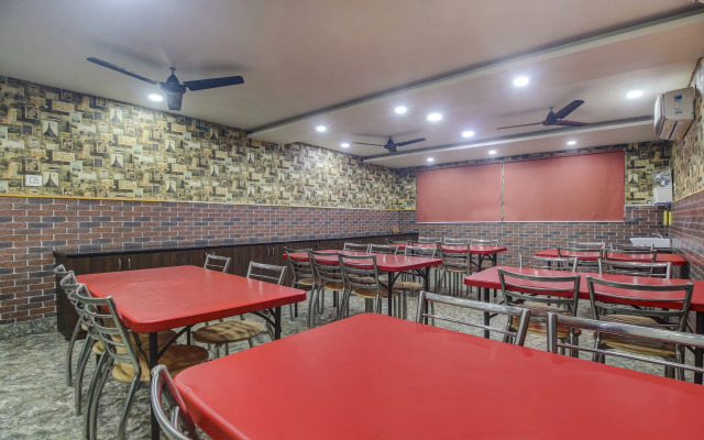 Itsy by Treebo - Golden Fiesta