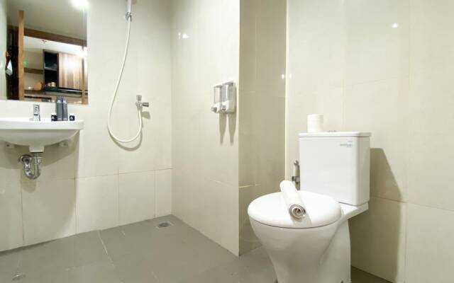 Modern Look Studio Room at LRT City Jatibening Apartment