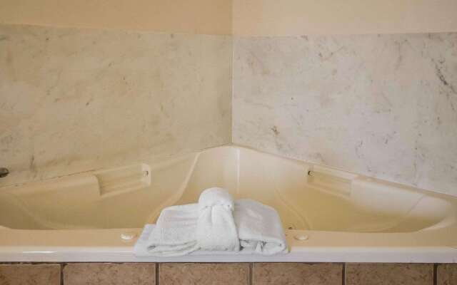 Quality Suites Jeffersonville - Louisville North