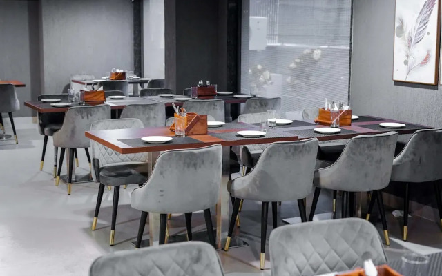 Saltstayz Select - Golf Course Road & Sector 57