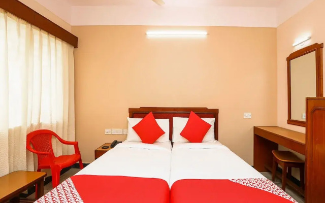 OYO 17056 Hotel Chandra Palace