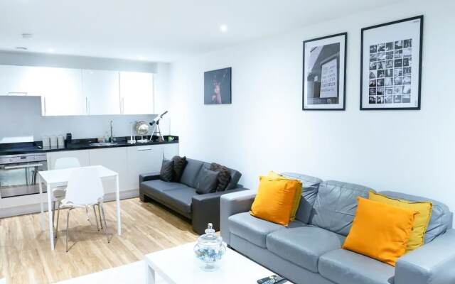 Bright 2BR Apartments Quays